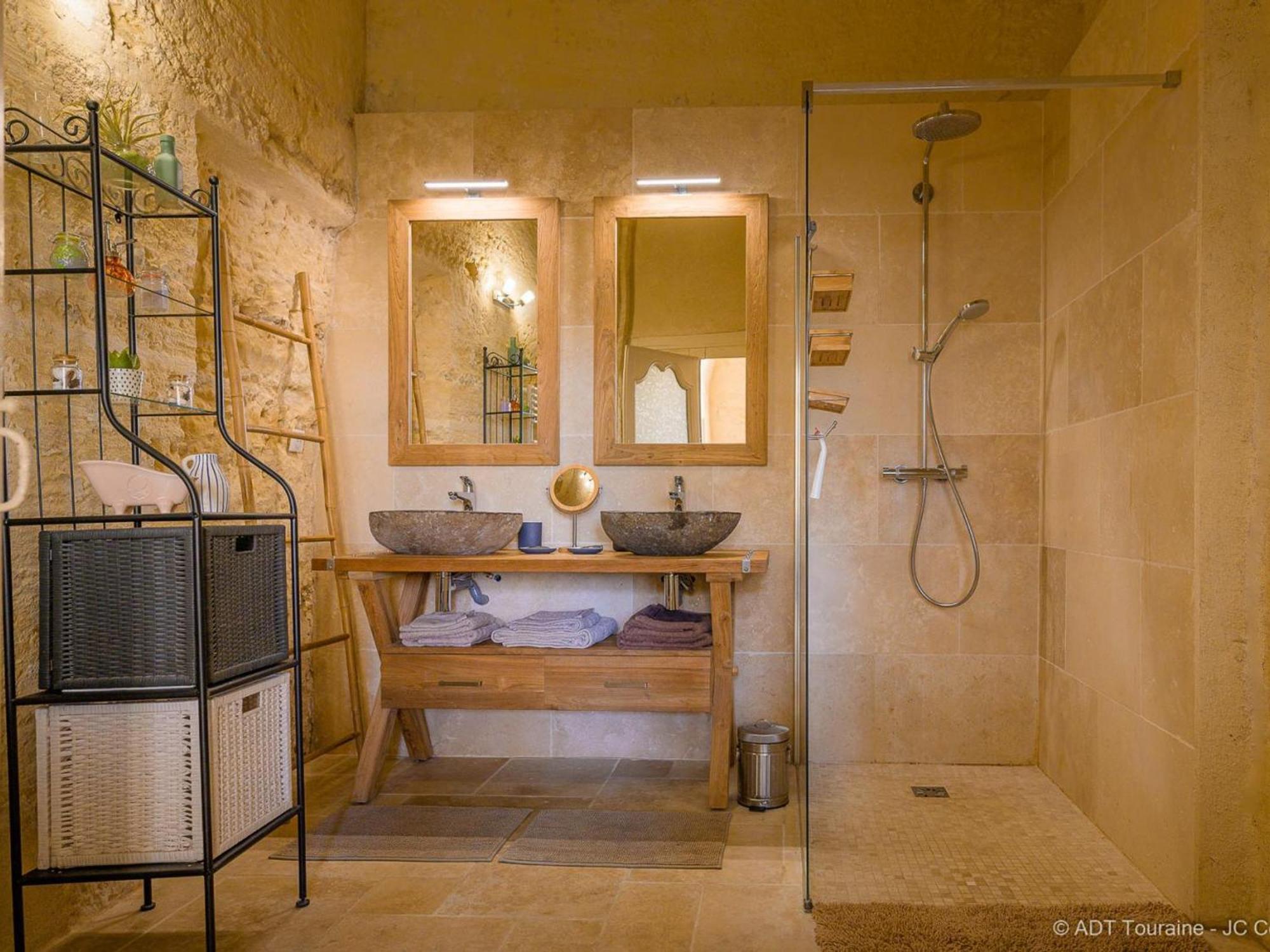 Maison Troglodyte Elegante Avec Spa, Salle De Jeux Et Jardin Clos A Vouvray - Fr-1-381-87 Exterior foto