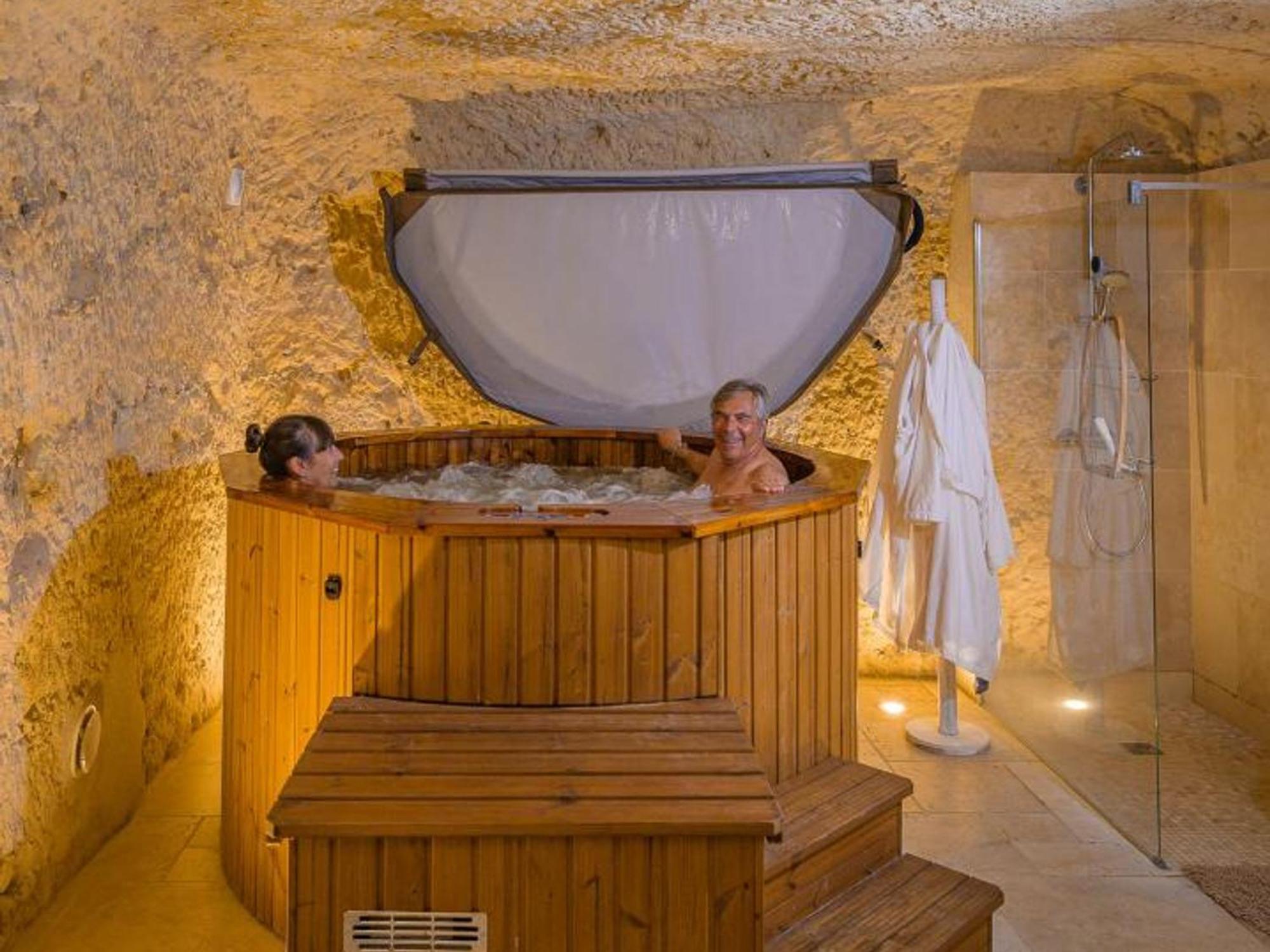 Maison Troglodyte Elegante Avec Spa, Salle De Jeux Et Jardin Clos A Vouvray - Fr-1-381-87 Exterior foto