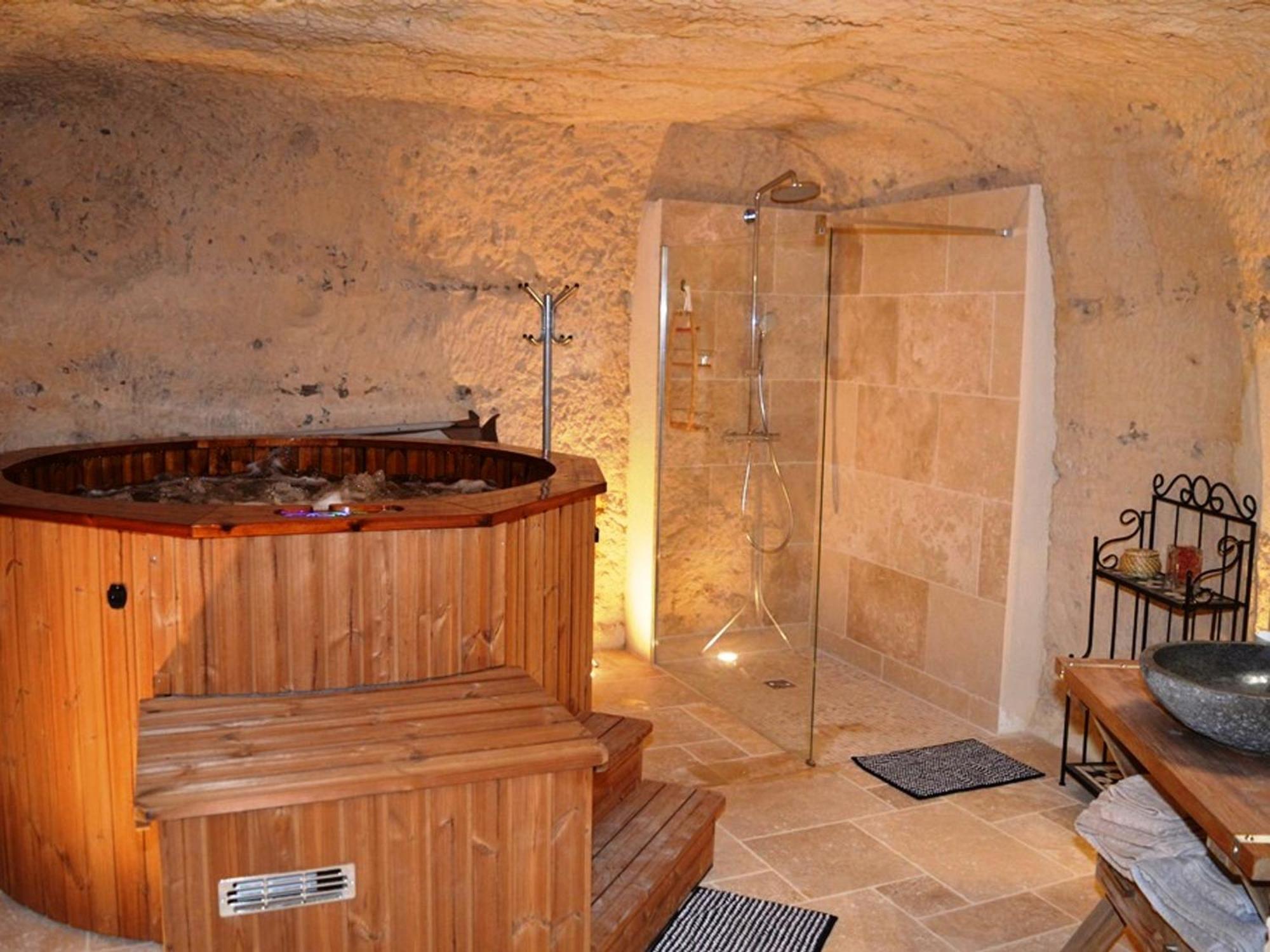 Maison Troglodyte Elegante Avec Spa, Salle De Jeux Et Jardin Clos A Vouvray - Fr-1-381-87 Exterior foto