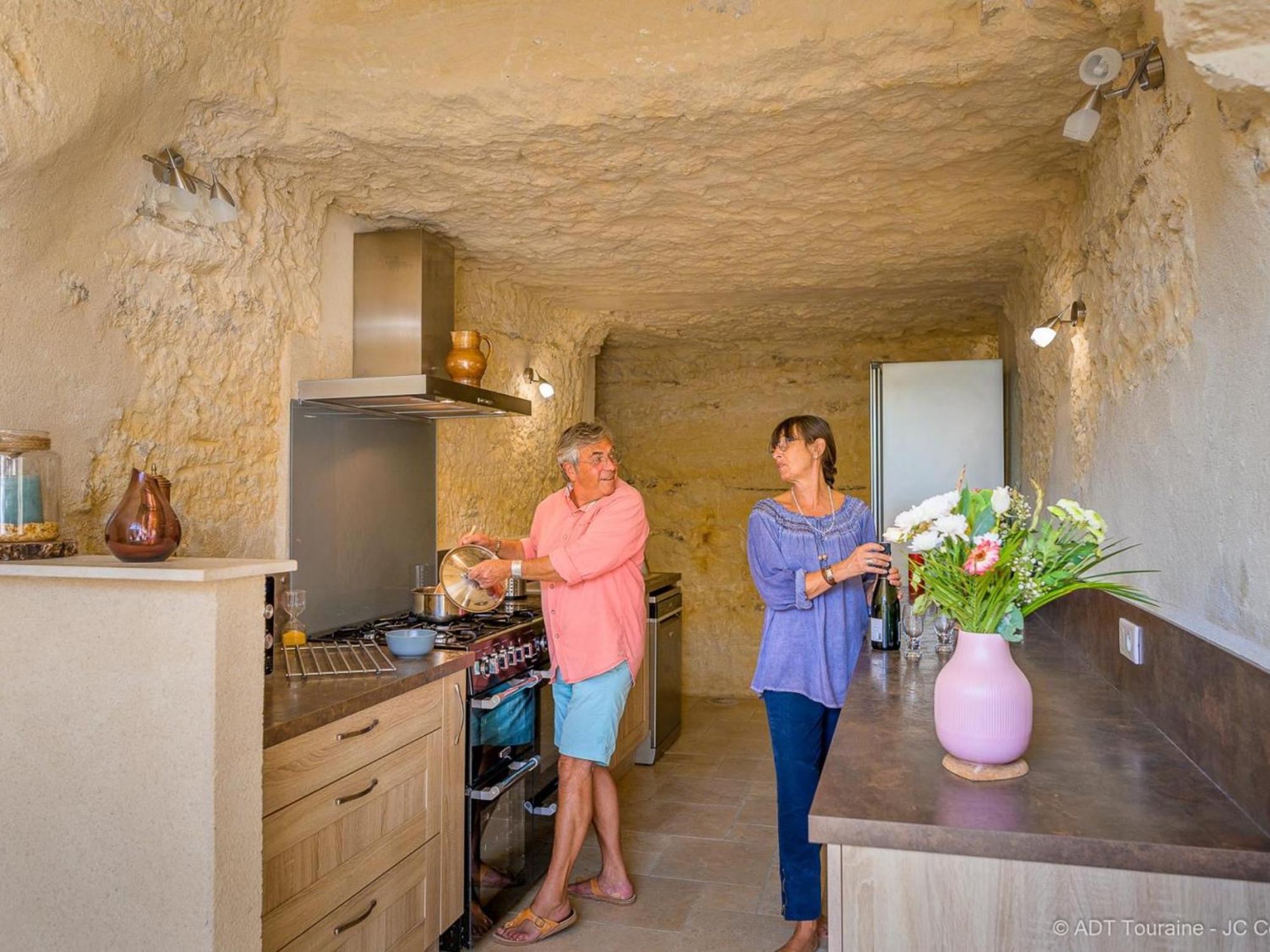 Maison Troglodyte Elegante Avec Spa, Salle De Jeux Et Jardin Clos A Vouvray - Fr-1-381-87 Exterior foto