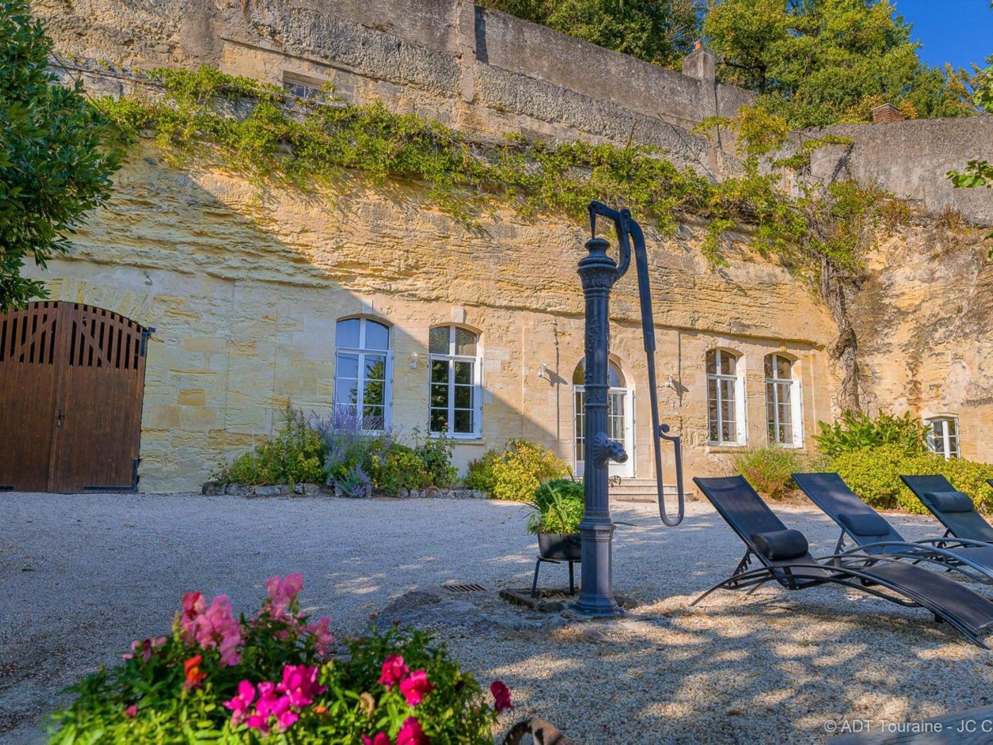 Maison Troglodyte Elegante Avec Spa, Salle De Jeux Et Jardin Clos A Vouvray - Fr-1-381-87 Exterior foto
