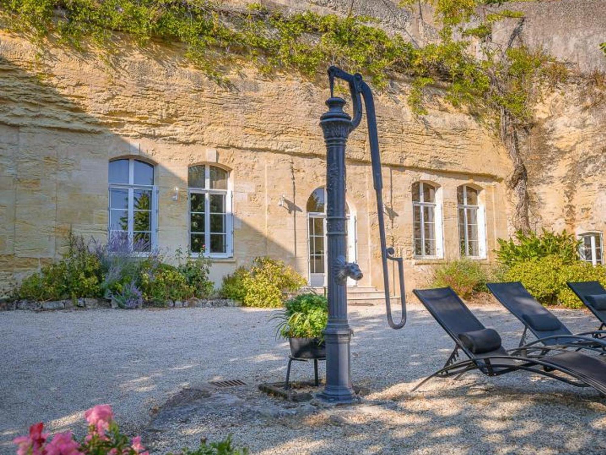 Maison Troglodyte Elegante Avec Spa, Salle De Jeux Et Jardin Clos A Vouvray - Fr-1-381-87 Exterior foto